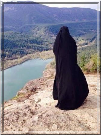 The Jilbaab Is Worn From The Head, And The Impermissibility of the Shoulder ‘Abaaya